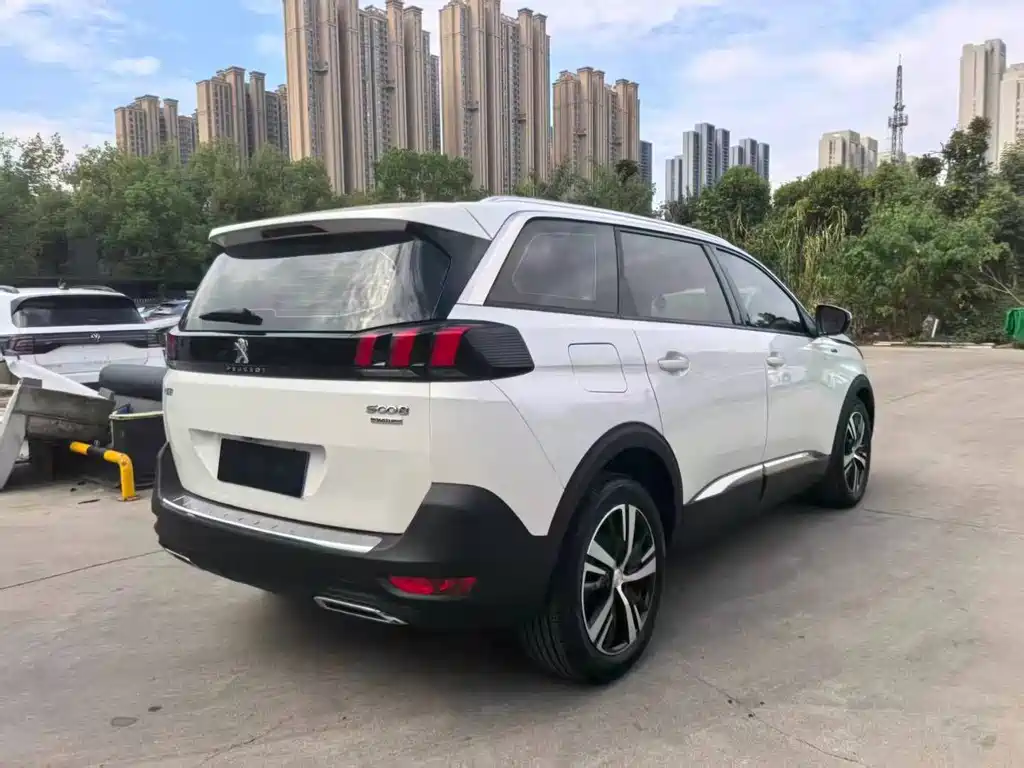 Peugeot 5008 — фото 10