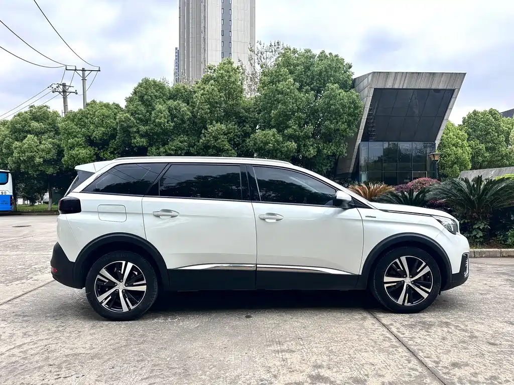 Peugeot 5008 — фото 17