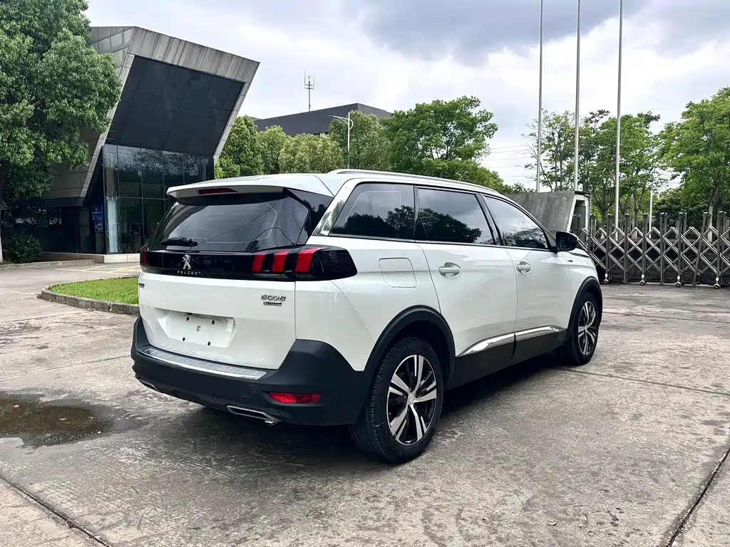 Peugeot 5008 — фото 22