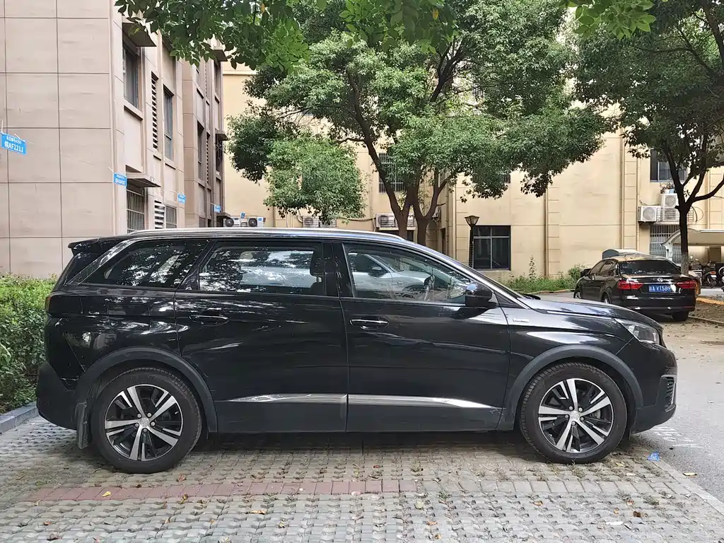 Peugeot 5008 — фото 8