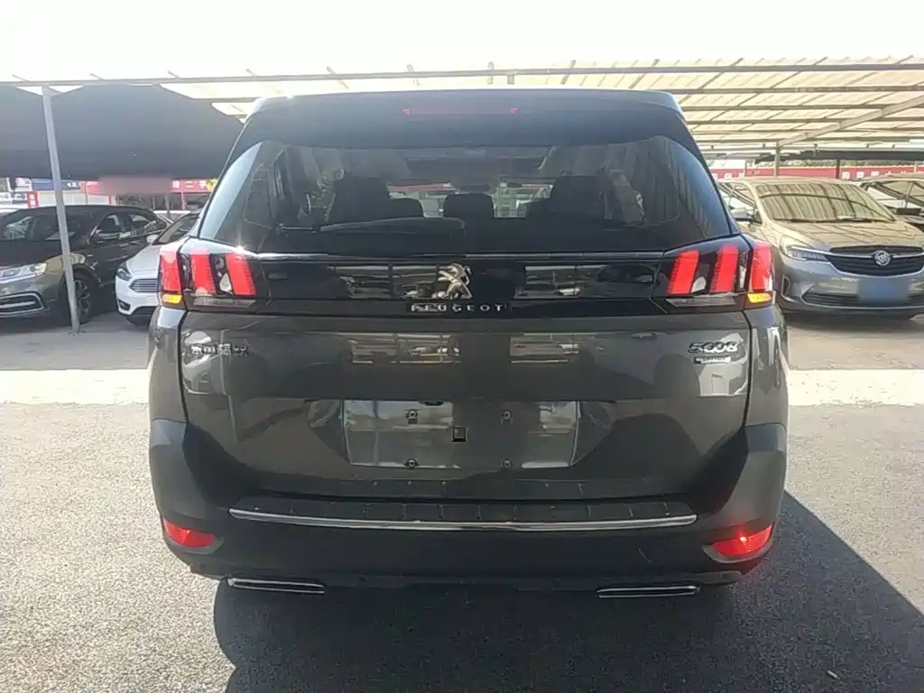 Peugeot 5008 — фото 6