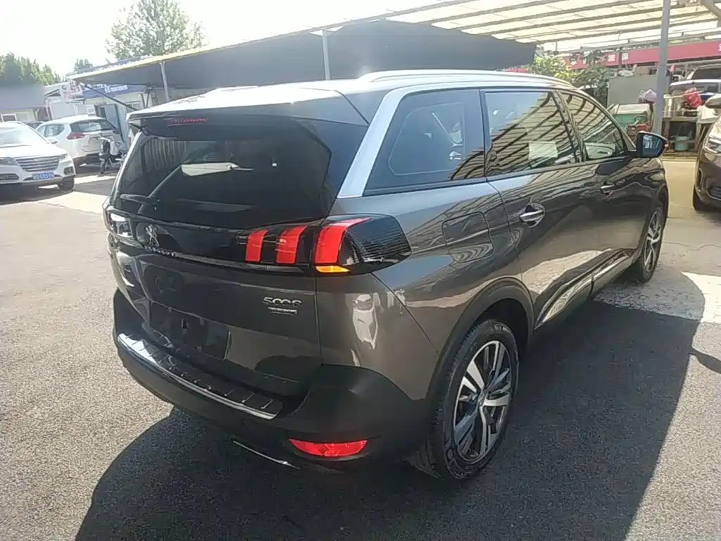 Peugeot 5008 — фото 7