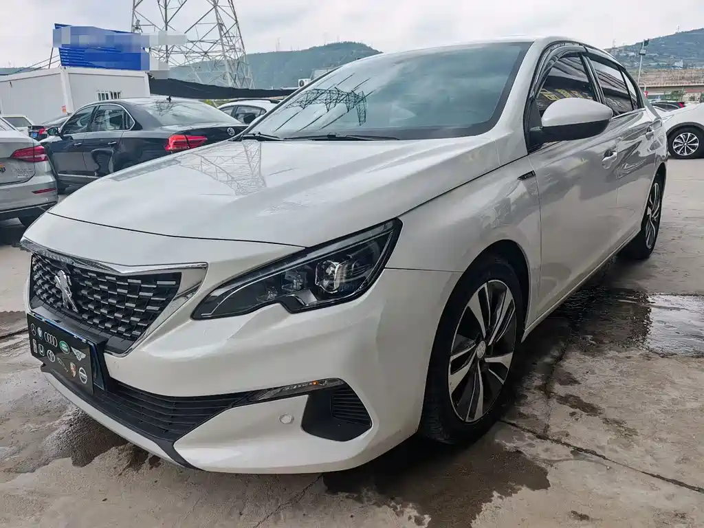 Peugeot 408
