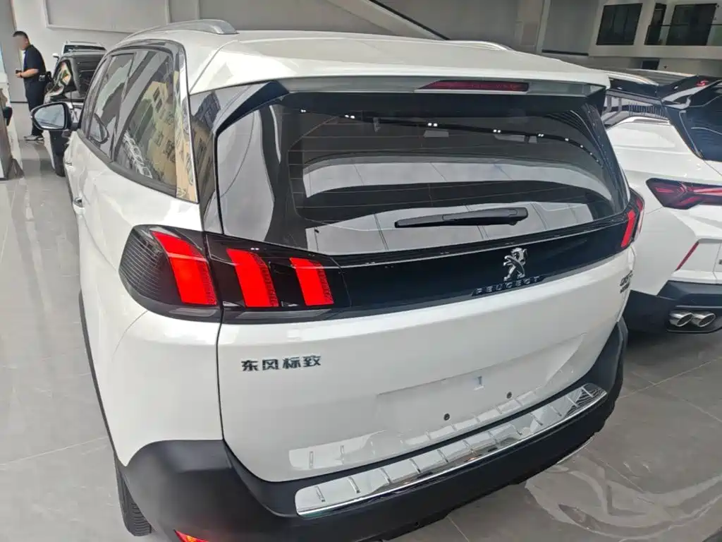 Peugeot 5008 — фото 6
