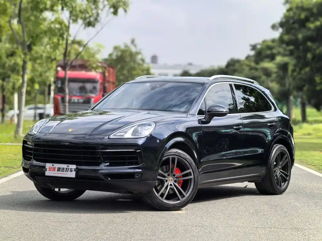 Porsche Cayenne — фото 1