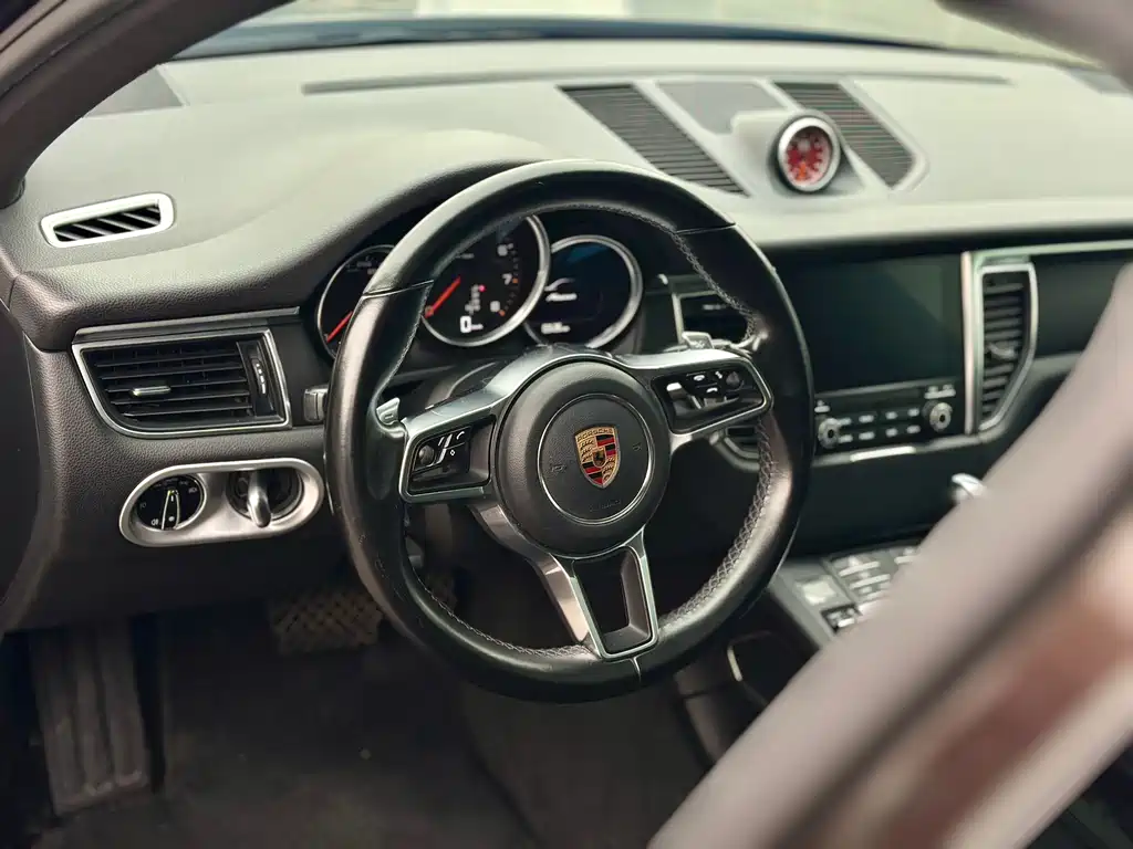 Porsche Macan — фото 10
