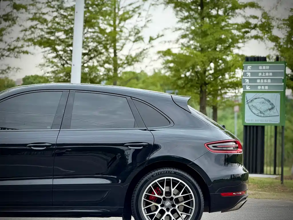 Porsche Macan — фото 5