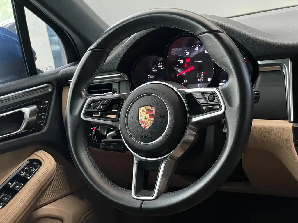 Porsche Macan — фото 13