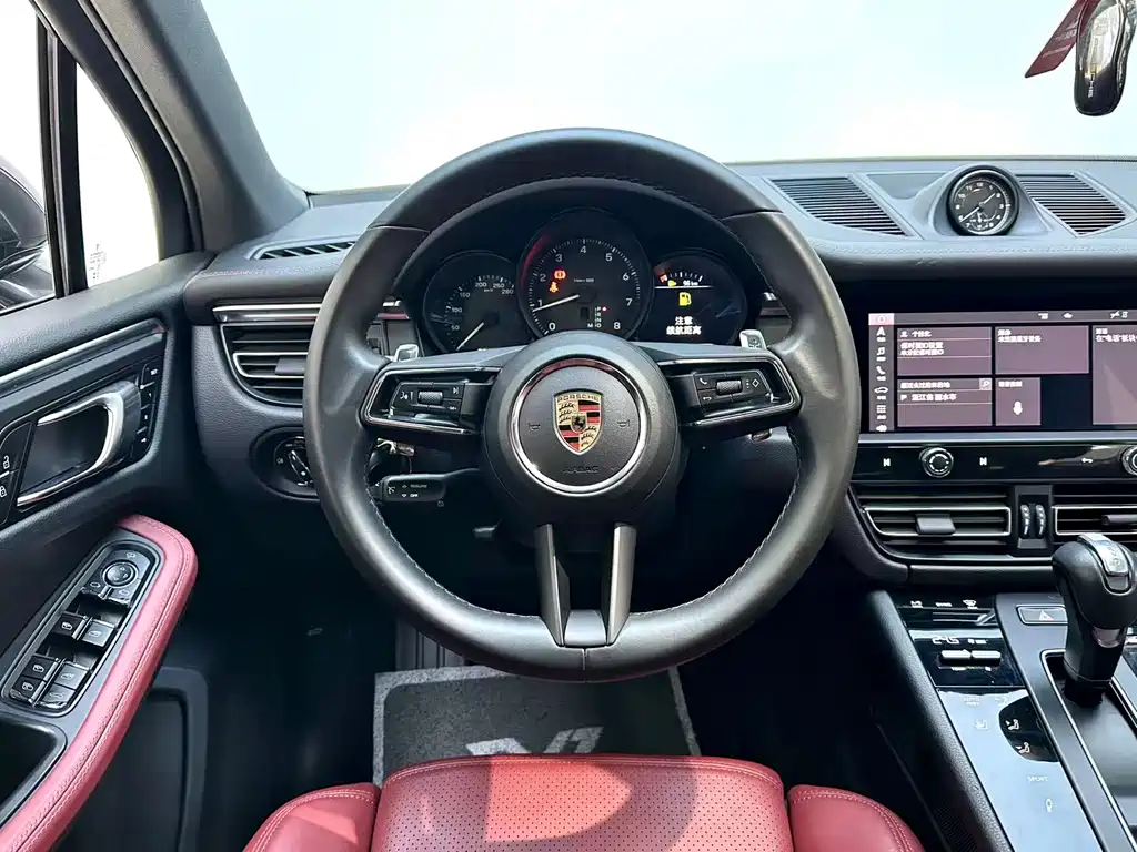 Porsche Macan — фото 14