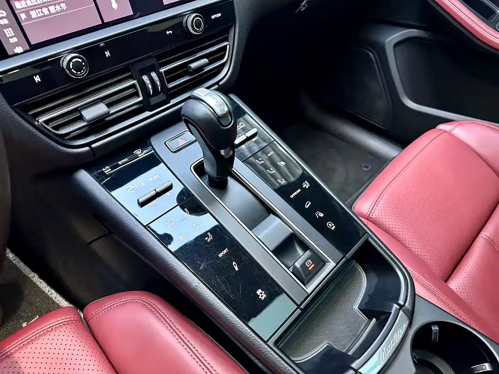 Porsche Macan — фото 21
