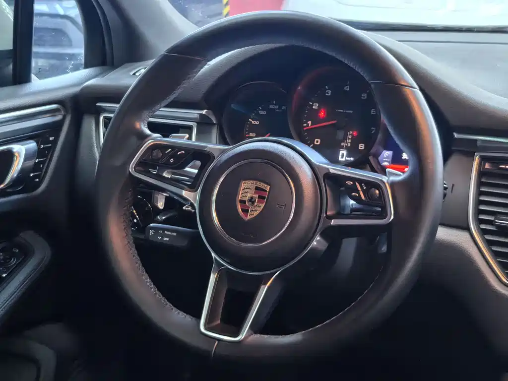 Porsche Macan — фото 14