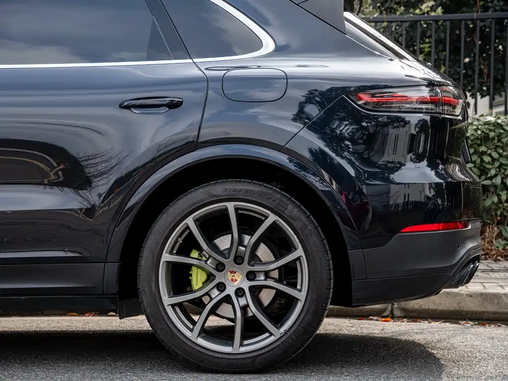 Porsche Cayenne Hybrid — фото 6
