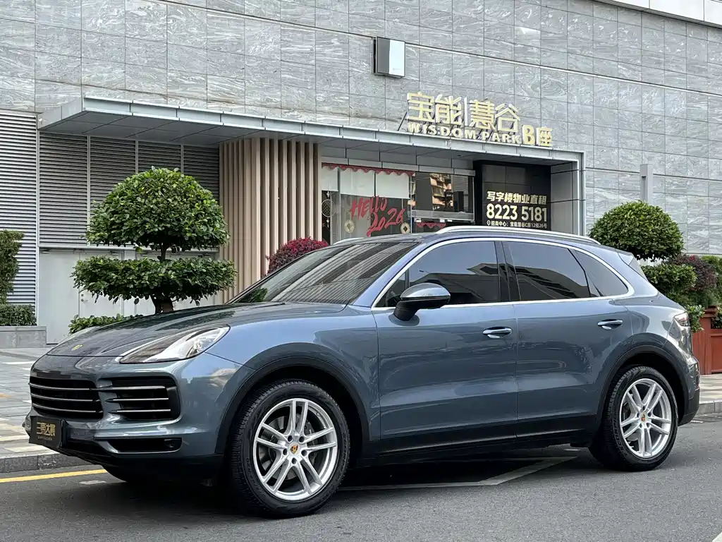 Porsche Cayenne — фото 1