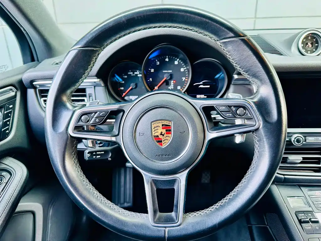 Porsche Macan — фото 4