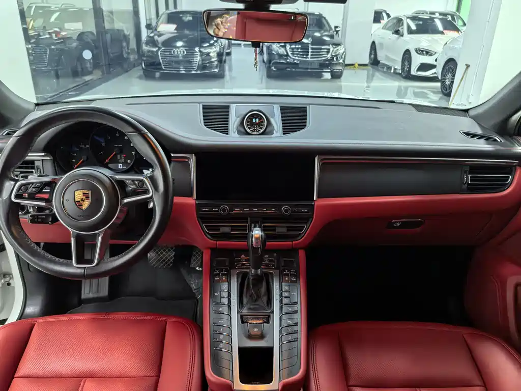 Porsche Macan — фото 10
