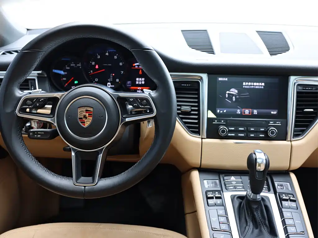 Porsche Macan — фото 10