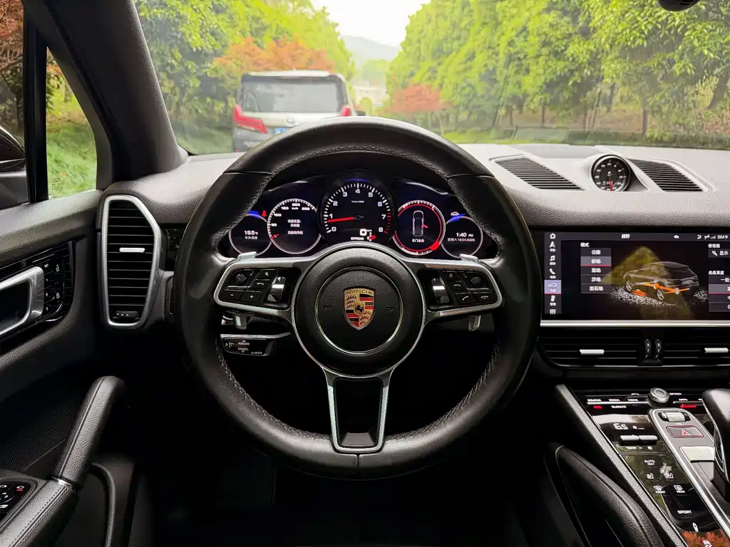 Porsche Cayenne — фото 9