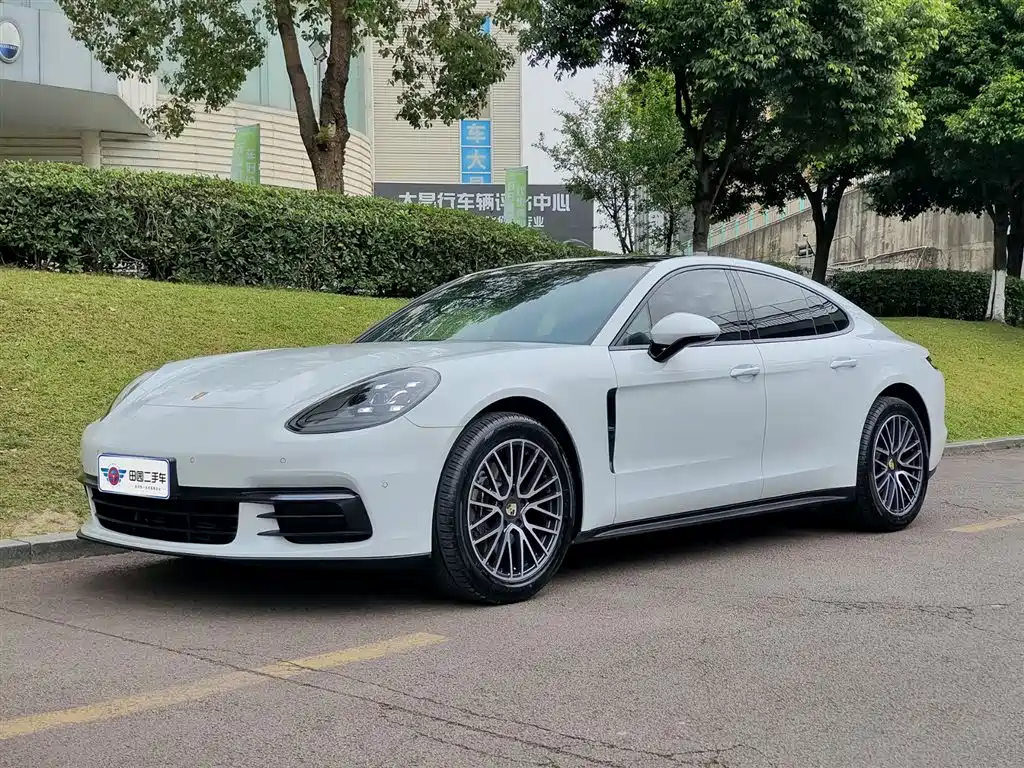 Porsche Panamera — фото 1
