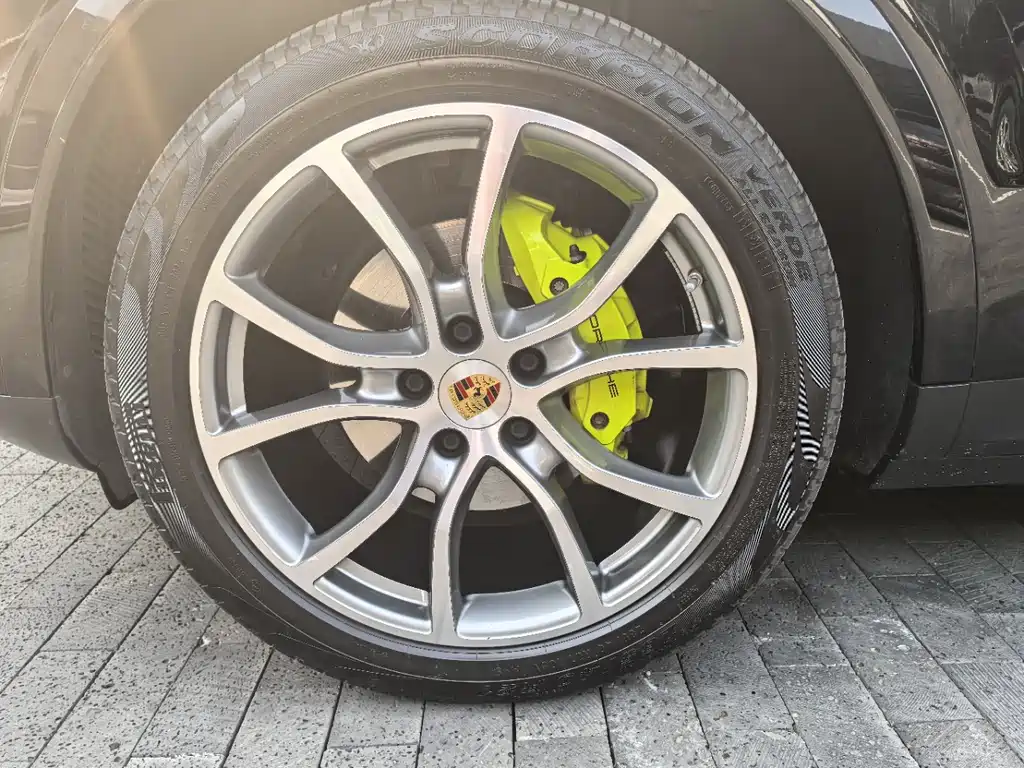 Porsche Cayenne Hybrid — фото 15