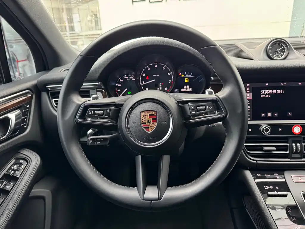 Porsche Macan — фото 9