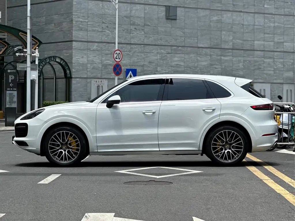 Porsche Cayenne — фото 4