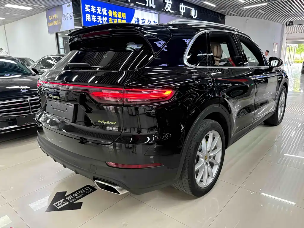 Porsche Cayenne Hybrid — фото 11