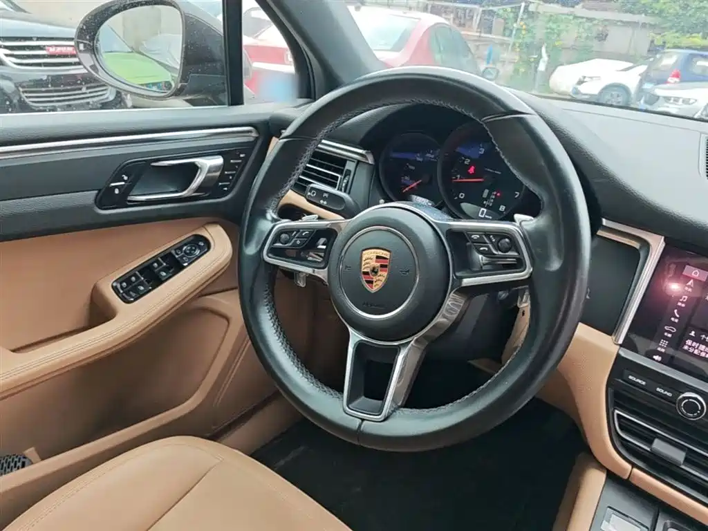 Porsche Macan — фото 11