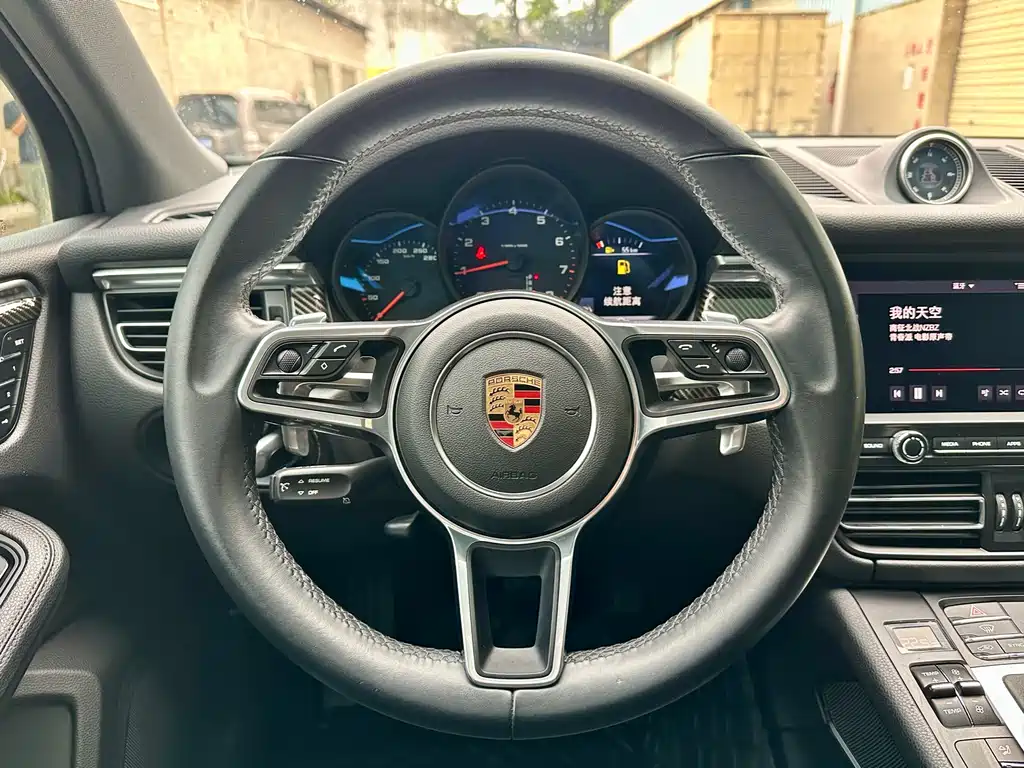 Porsche Macan — фото 13