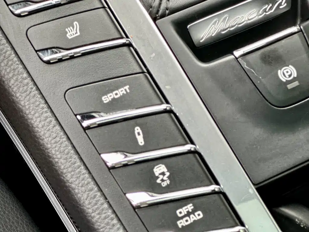 Porsche Macan — фото 32