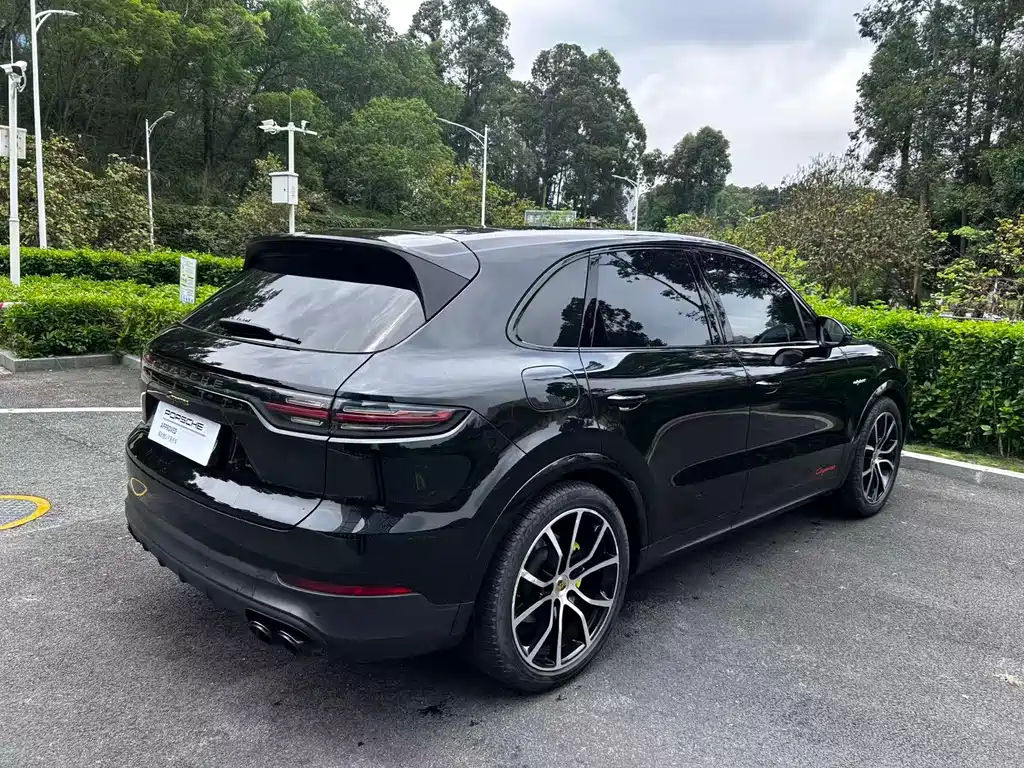 Porsche Cayenne Hybrid — фото 11