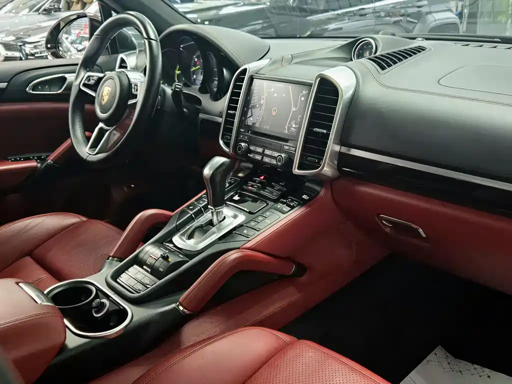 Porsche Cayenne Hybrid — фото 11