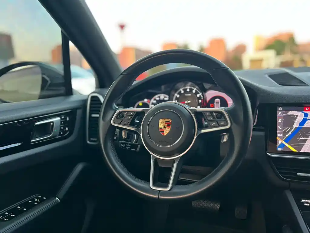 Porsche Cayenne — фото 7
