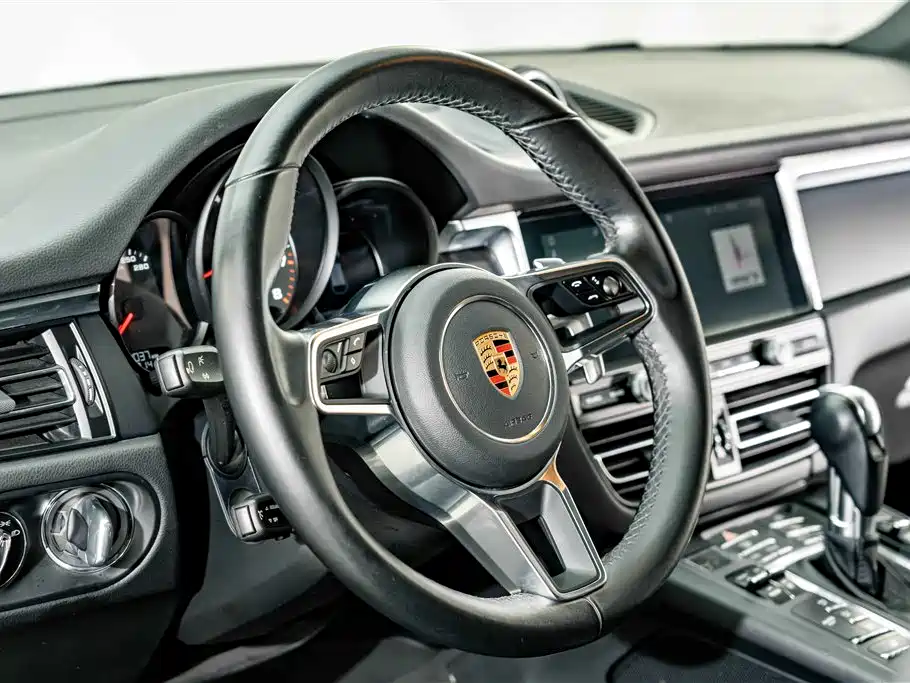 Porsche Macan — фото 10