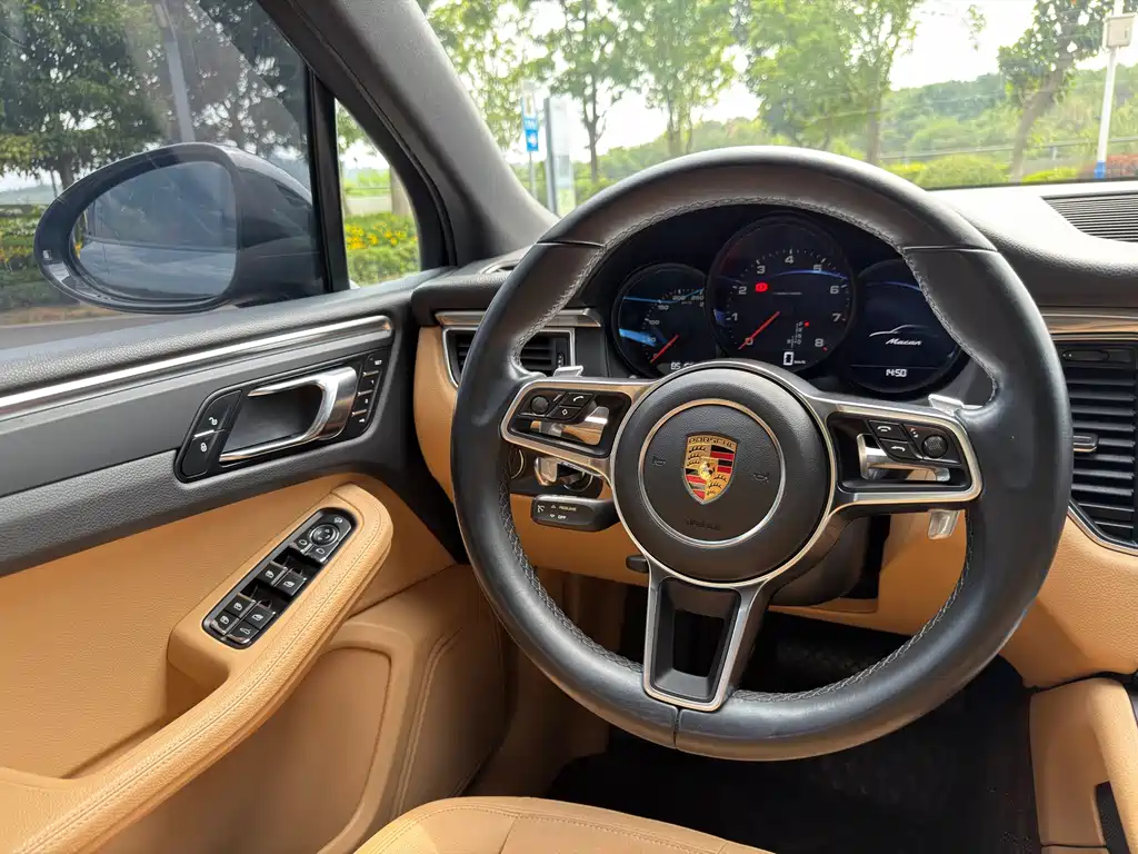 Porsche Macan — фото 20