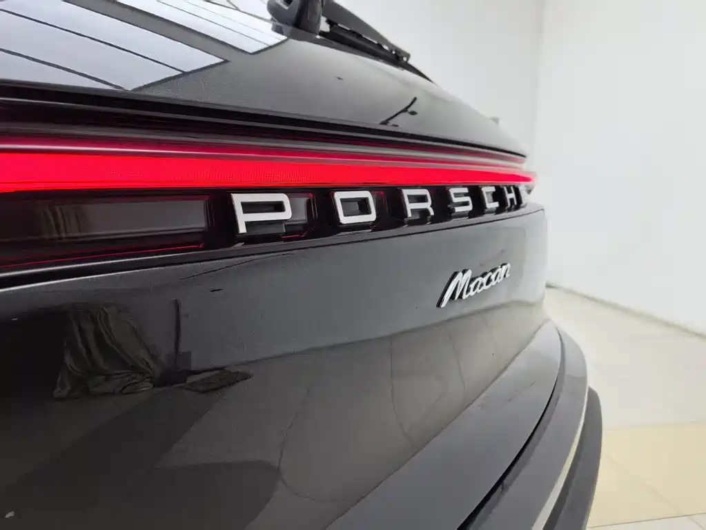 Porsche Macan — фото 20