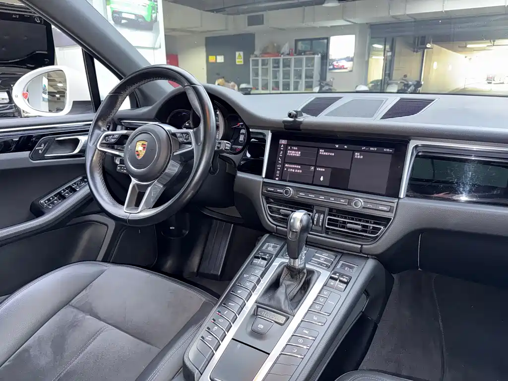 Porsche Macan — фото 15
