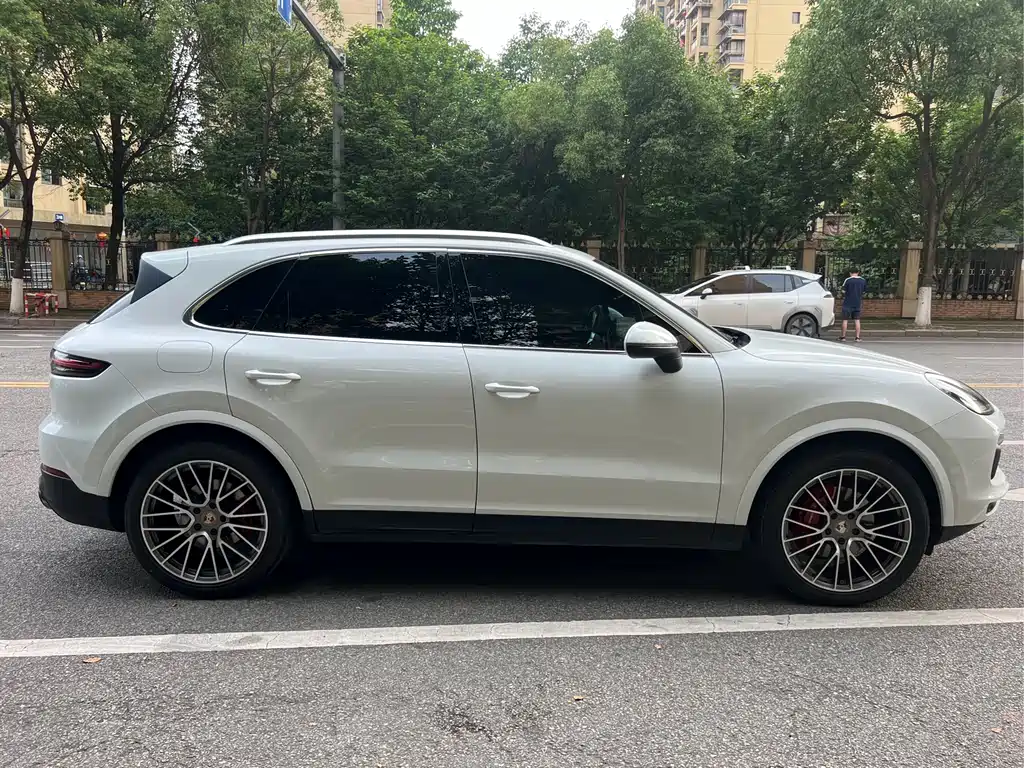 Porsche Cayenne — фото 13