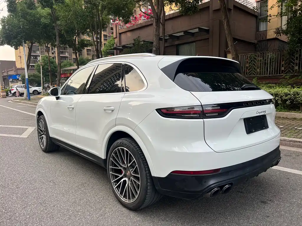 Porsche Cayenne — фото 7