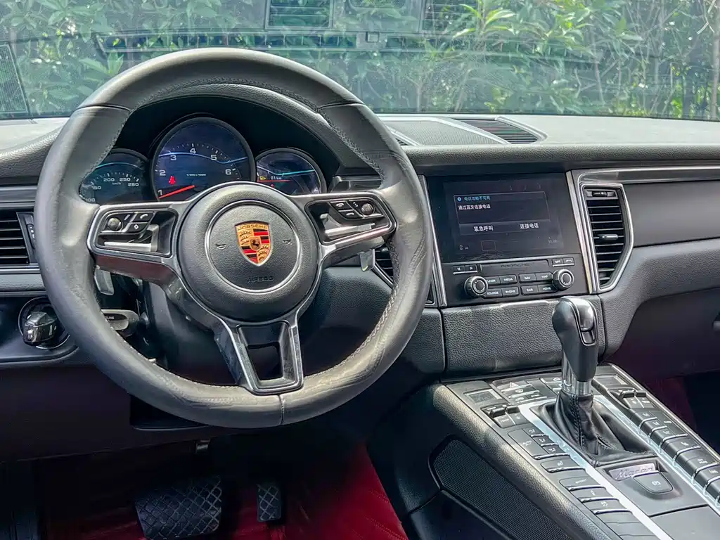 Porsche Macan — фото 11