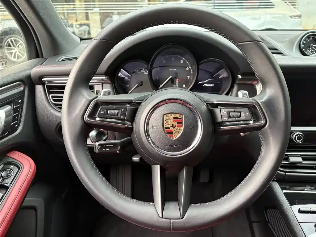 Porsche Macan — фото 10