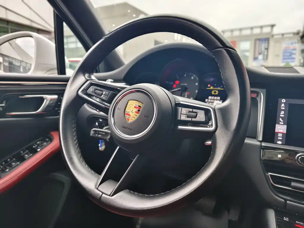 Porsche Macan — фото 13