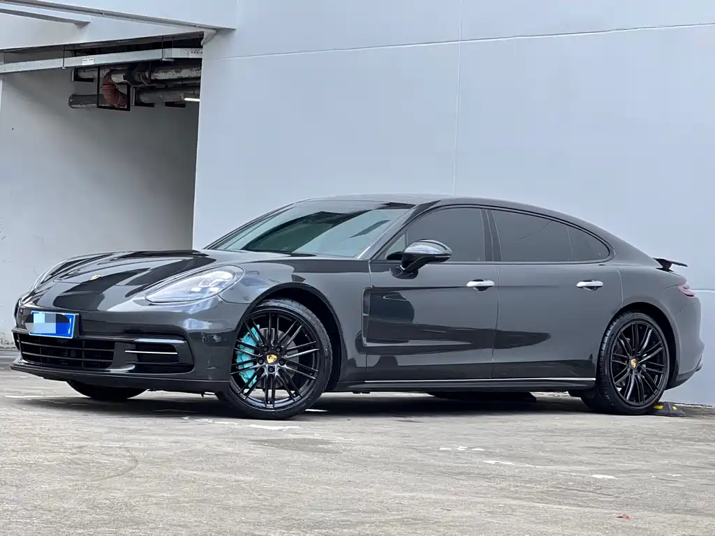 Porsche Panamera — фото 1