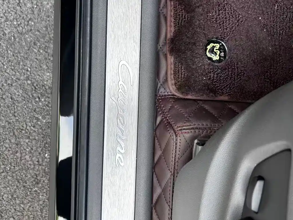 Porsche Cayenne — фото 12