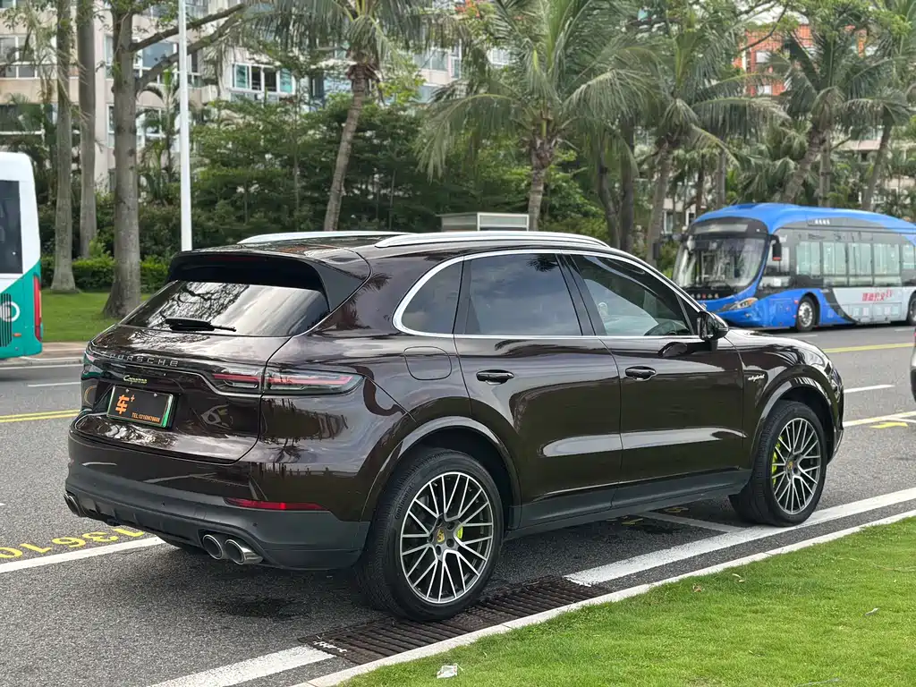 Porsche Cayenne Hybrid — фото 6
