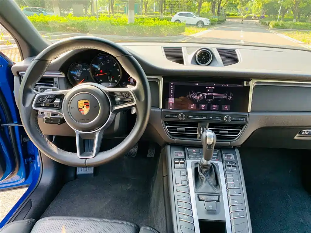 Porsche Macan — фото 13