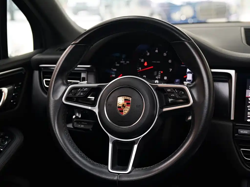 Porsche Macan — фото 9