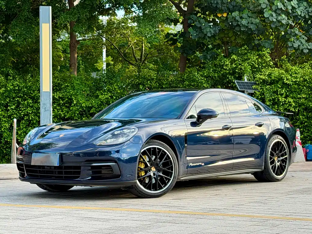 Porsche Panamera — фото 1