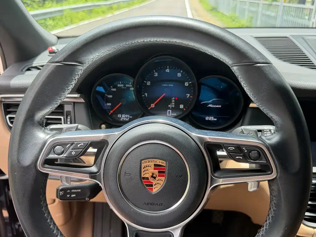Porsche Macan — фото 11