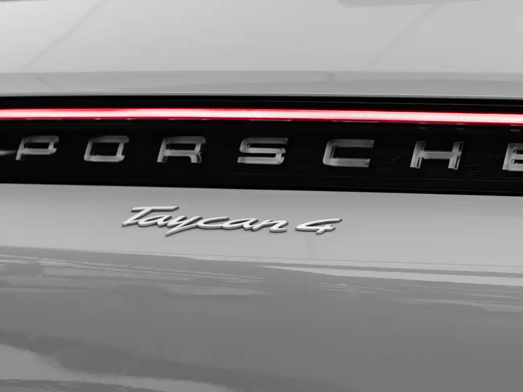 Porsche Taycan — фото 13
