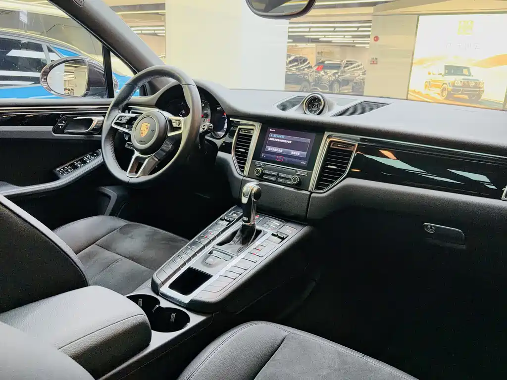Porsche Macan — фото 18